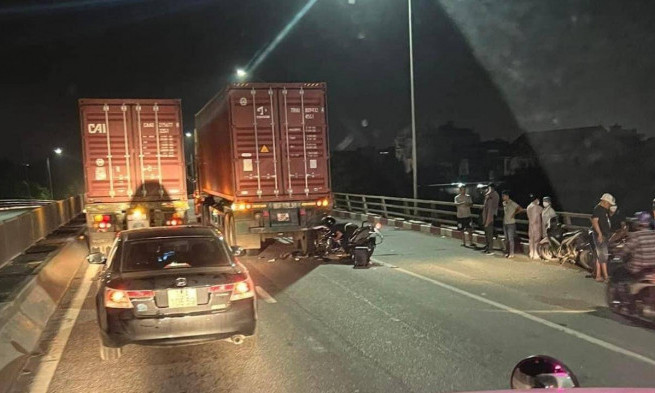 Tai nạn với ô tô container, nam tài xế xe mô tô phân khối lớn tử vong