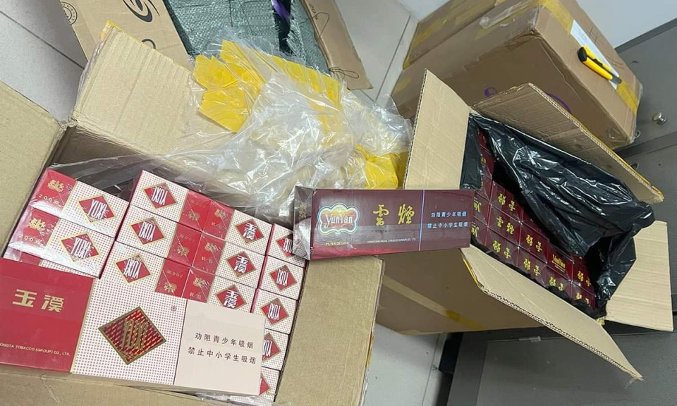 Phát hiện hàng nghìn bao thuốc lá có chữ lạ ở Hà Nội