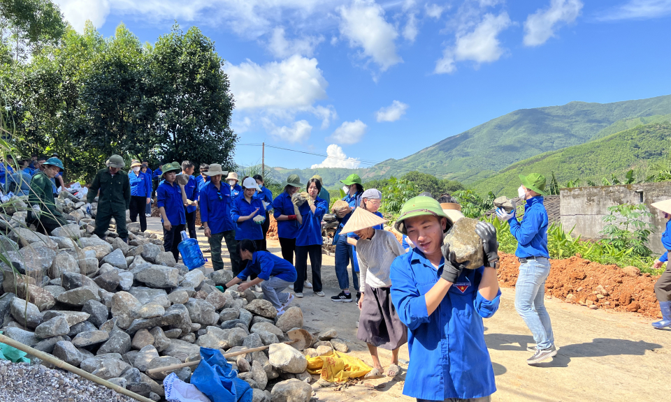 Tỉnh đoàn Quảng Ninh ra quân Ngày cao điểm chung tay xây dựng Nông thôn mới