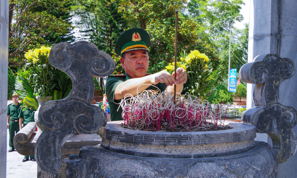 BĐBP tỉnh Quảng Ninh dâng hương tưởng nhớ các Anh hùng Liệt sĩ tại Khu Di tích lịch sử Quốc gia Pò Hèn