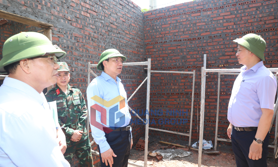 Bí thư Tỉnh ủy Nguyễn Xuân Ký kiểm tra thực hiện xóa nhà ở tạm, nhà ở dột nát mới phát sinh tại địa bàn TP Cẩm Phả, tháng 7-2023