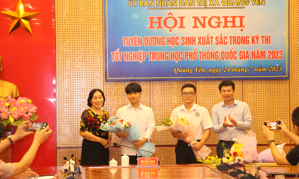TX Quảng Yên khen thưởng học sinh có thành tích xuất sắc trong kỳ thi THPT Quốc gia năm 2023