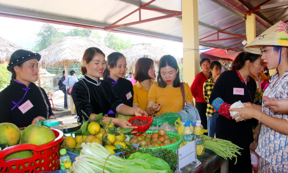 Để chợ phiên vùng cao thu hút du khách