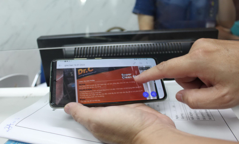 Cảnh báo ngộ độc hóa chất 'xách tay' không tiếng Việt