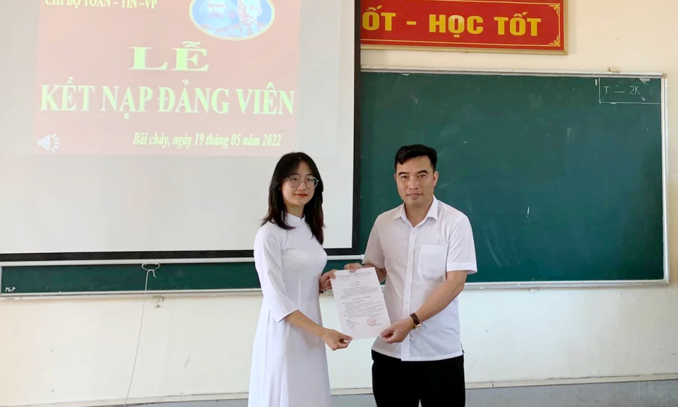 Chú trọng phát triển đảng viên trong sinh viên, học sinh