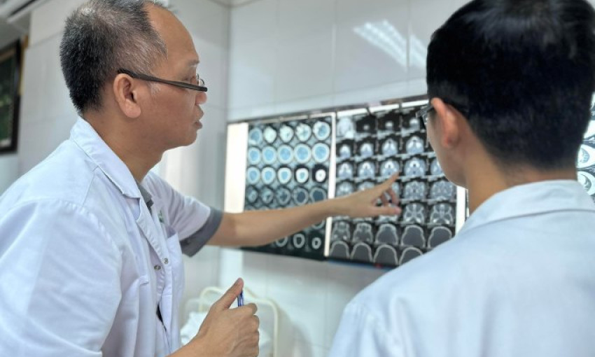 Bé trai bị chó lai cắn đứt xương hàm 