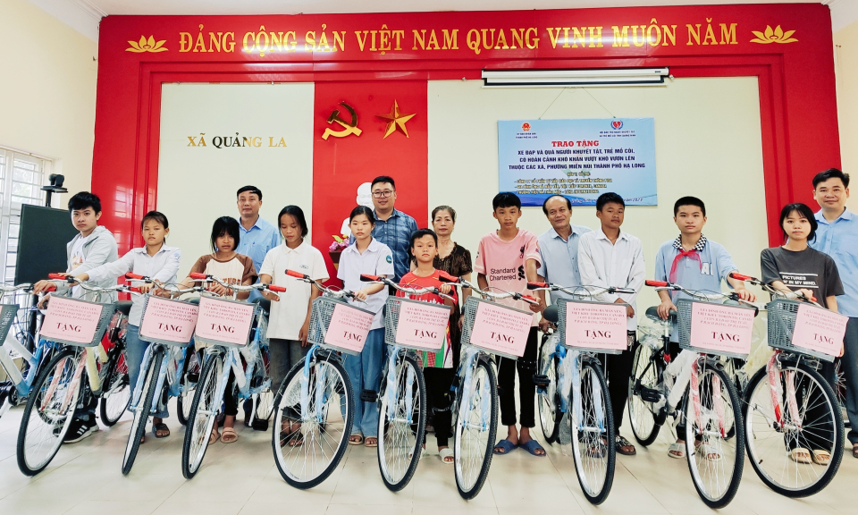 Trao tặng xe đạp và quà cho người khuyết tật, trẻ mồ côi tại TP Hạ Long