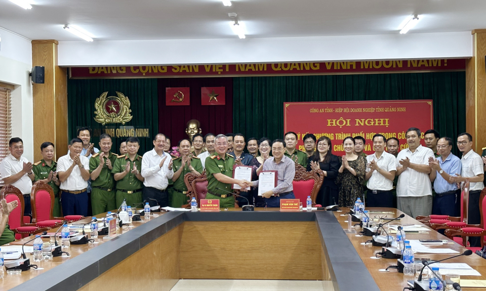 Công an tỉnh và Hiệp hội Doanh nghiệp tỉnh ký kết phối hợp trong PCCC&CNCH