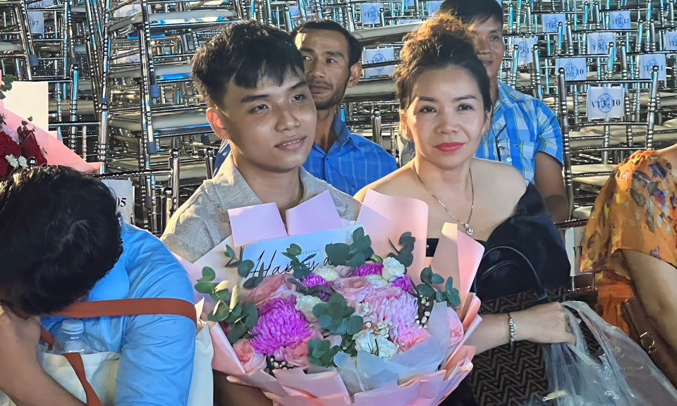 Hoa hậu Ý Nhi công khai bạn trai sau đăng quang, cớ sao dân mạng lại miệt thị chia tay?