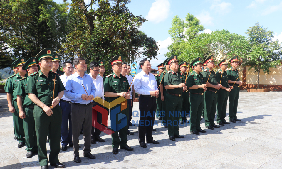 Thứ trưởng Bộ Quốc phòng Hoàng Xuân Chiến thăm, tặng quà nhân ngày 27/7 tại Quảng Ninh, tháng 7-2023