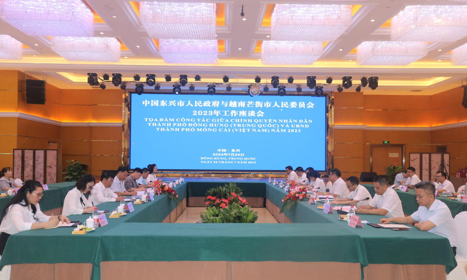 Đoàn Đại biểu UBND TP Móng Cái (Việt Nam) hội đàm với Đoàn Đại biểu Chính quyền nhân dân TP Đông Hưng (Trung Quốc)