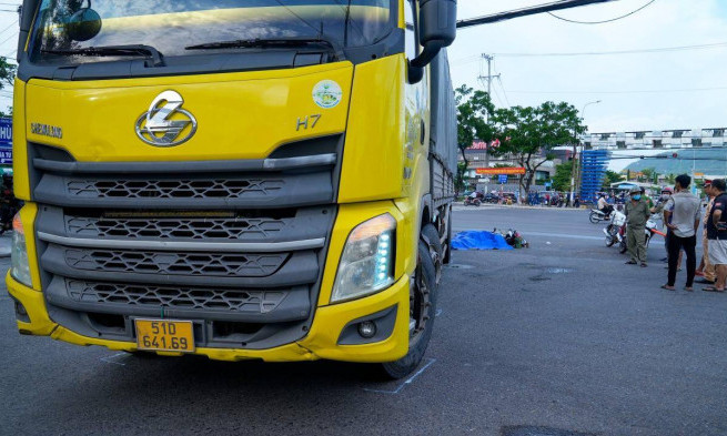 Người đàn ông 63 tuổi tử vong dưới bánh xe tải sau va chạm