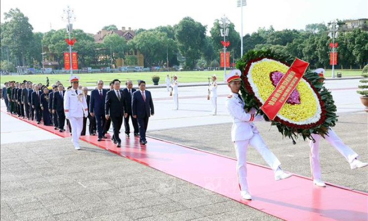 Lãnh đạo Đảng, Nhà nước tưởng niệm các Anh hùng liệt sỹ và vào Lăng viếng Chủ tịch Hồ Chí Minh