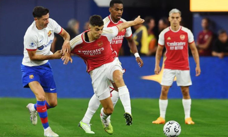 Arsenal ghi năm bàn vào lưới Barca
