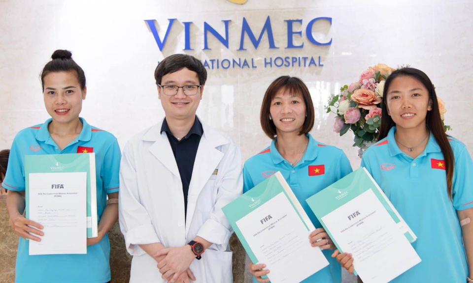 Y học thể thao Vinmec đánh dấu sự trở lại sân cỏ của Thái Thị Thảo và Chương Thị Kiều