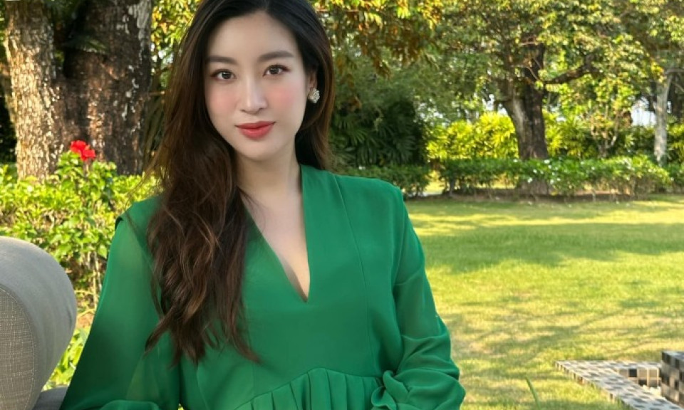 Hoa hậu Đỗ Mỹ Linh sinh con gái
