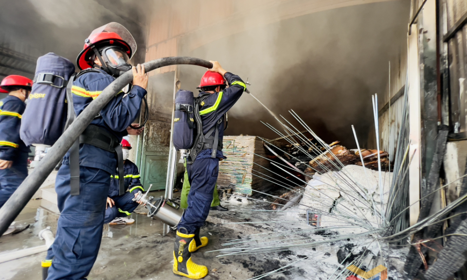 Nhanh chóng dập tắt đám cháy quán lẩu tại Quảng Yên