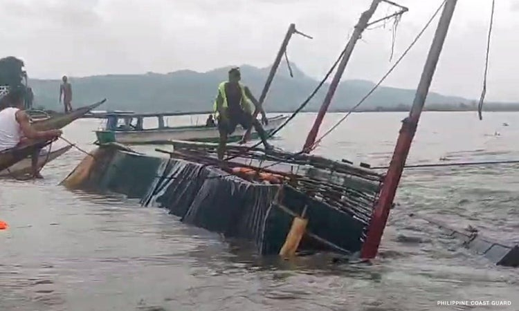 Lật thuyền ở Philipines, ít nhất 23 người chết