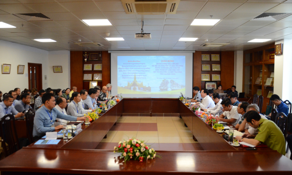 老挝代表团赴广宁省学习考察