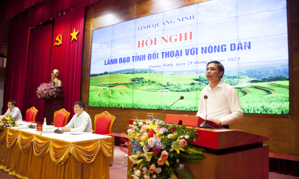 Lãnh đạo tỉnh đối thoại với nông dân