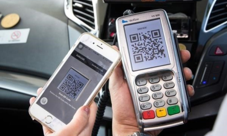 Mobile phone, QR code payments soar in popularity