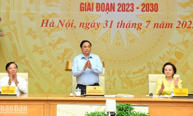 Thực hiện sắp xếp đơn vị hành chính cấp huyện, cấp xã thận trọng, phù hợp, bảo đảm hiệu quả