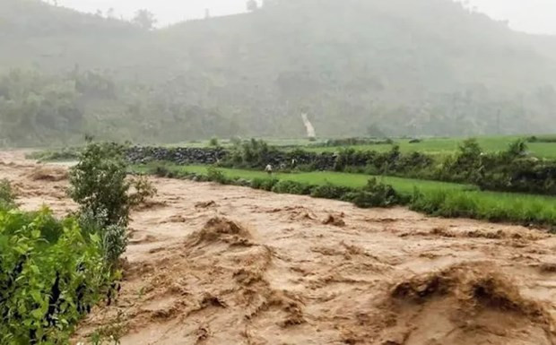 Son La: Mua lon gay sat lo, mot nguoi chet, nhieu nha dan bi do sap hinh anh 1