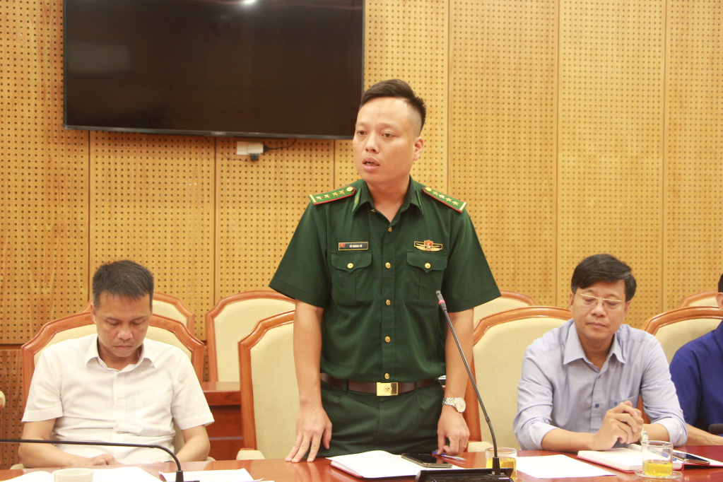 Lãnh đạo Trạm Biên Phòng Hà An, báo cáo sự việc trước cuộc họp