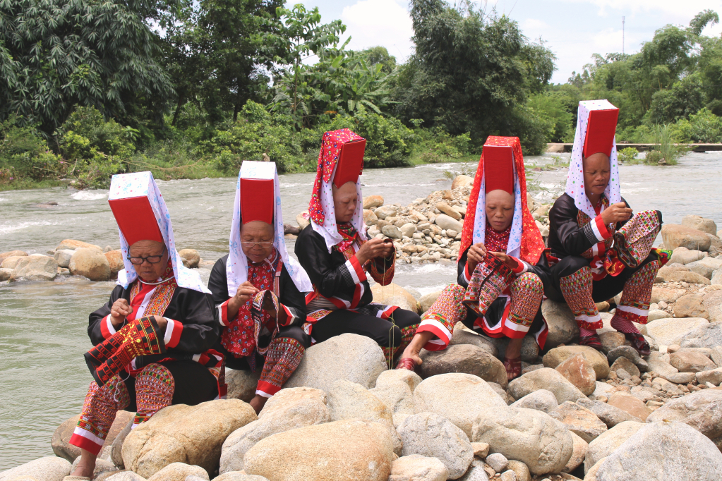 Cùng với phát triển kinh tế - xã hội, giá trị văn hóa truyền thống tốt đẹp của các dân tộc trên địa bàn huyện Đầm Hà tiếp tục được quan tâm giữ gìn, bảo tồn và phát huy.
