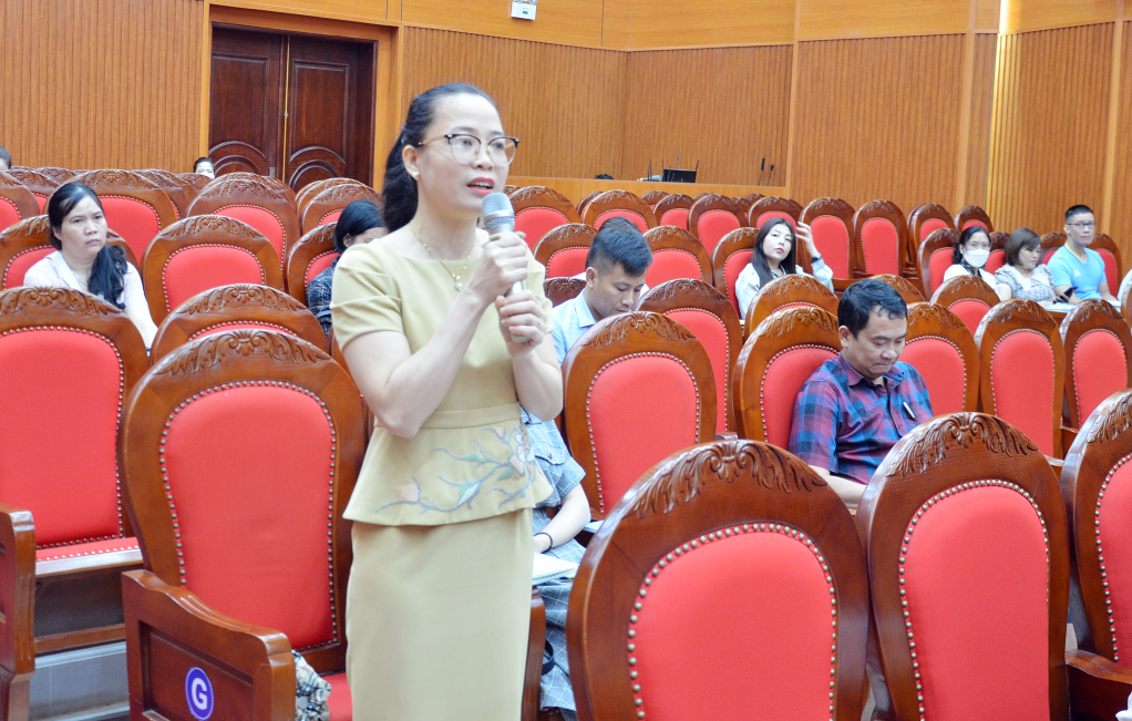 Đại diện Công ty CP than Hòn Gai hỏi những vướng mắc trong 