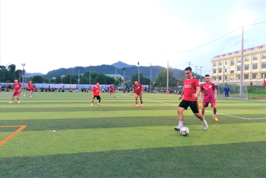 Các cầu thủ thi đấu tại Giải bóng đá Cúp các CLB huyện Ba Chẽ năm 2023.