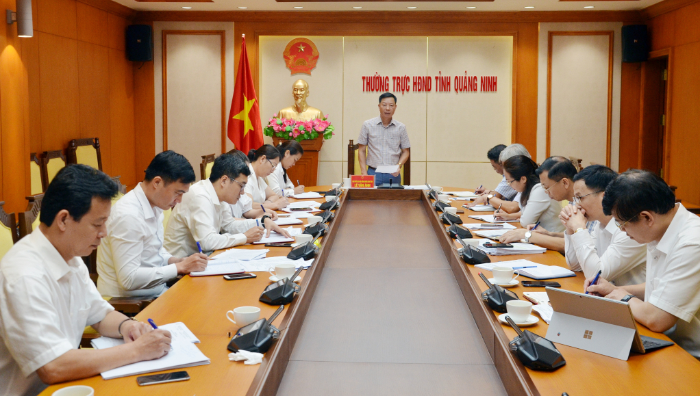 Đồng chí Lê Văn Ánh, Phó Chủ tịch HĐND tỉnh phát biểu kết luận tại hội nghị.