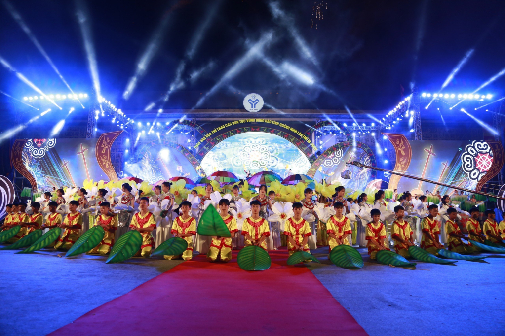 Rực rỡ sắc màu Lễ khai mạc Tuần Văn hóa, Thể thao các dân tộc vùng Đông Bắc tỉnh Quảng Ninh lần thứ 3 năm 2020.