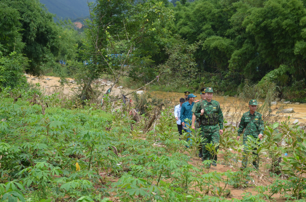 Đồn BP Quảng Đức chủ trì phối hợp với các lực lượng chức năng tổ chức tuần tra biên giới. 
