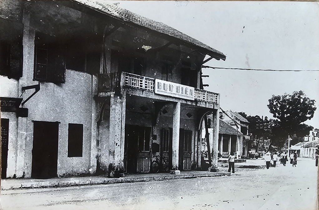 Bưu điện Hòn Gai (nay là vị trí Bưu điện tỉnh Quảng Ninh) từng là trụ sở của Việt Minh sau khi ta giành chính quyền ở Hòn Gai ngày 26/8/1945. Ảnh: Tư liệu Bảo tàng tỉnh Quảng Ninh