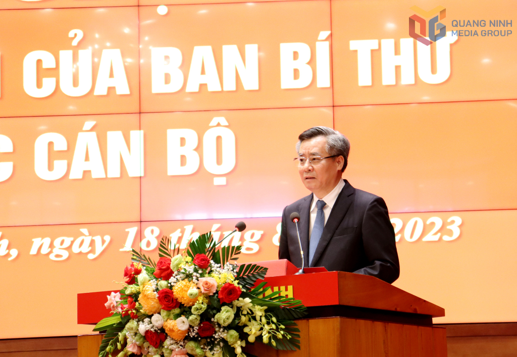 Đồng chí Nguyễn Quang Dương, Ủy viên Trung ương Đảng, Phó Trưởng Ban Tổ chức Trung ương, phát biểu tại hội nghị.