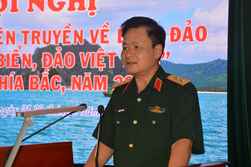 Trung tướng Nguyễn Văn Đức, Cục trưởng Cục Tuyên huấn dự, chỉ đạo hội nghị và đại diện các bộ, ngành liên quan. 