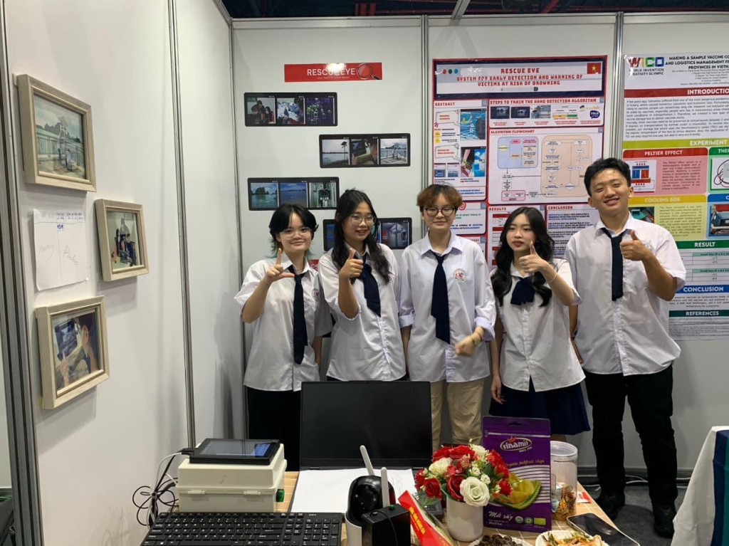 5 học sinh Trường THPT Chuyên Hạ Long xuất sắc giành được Huy chương Bạc tại Olympic Phát minh và Sáng chế quốc tế năm 2023.
