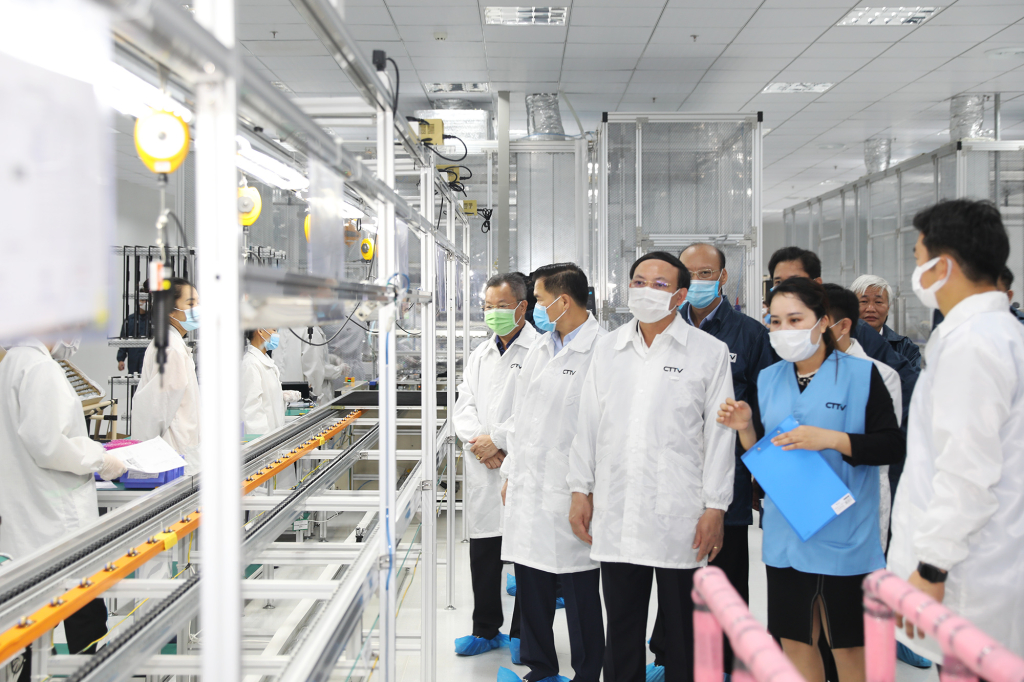 Tháng 11/2020, Tập đoàn Foxconn chính thức đưa dây chuyền sản xuất tại Quảng Ninh vào hoạt động. Ảnh: Đỗ Phương