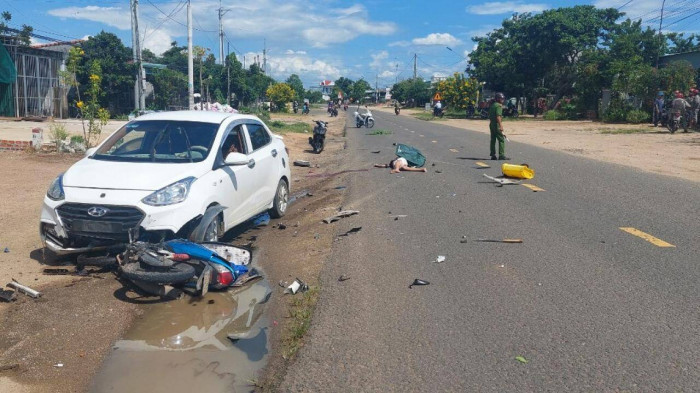 Xe máy tông ô tô trên quốc lộ, thiếu niên tử vong tại chỗ 1