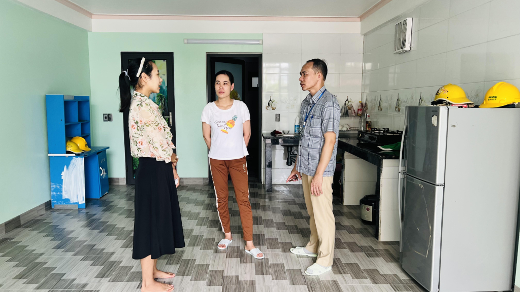 Khônng để ai bị bỏ lại phía sau, thị xã Quảng Yên đã hỗ trợ nhiều gia đình khó khăn xây sửa nhà mới (Căn nhà được hỗ trợ xây mới của mẹ con chị Đỗ Thị Mầu, xã Liên Vị, TX Quảng Yên).