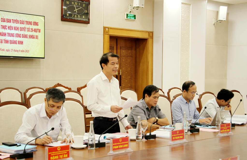 Đồng chí Vũ Thanh Mai, Phó trưởng Ban Tuyên giáo Trung ương, phát biểu tại buổi làm việc.