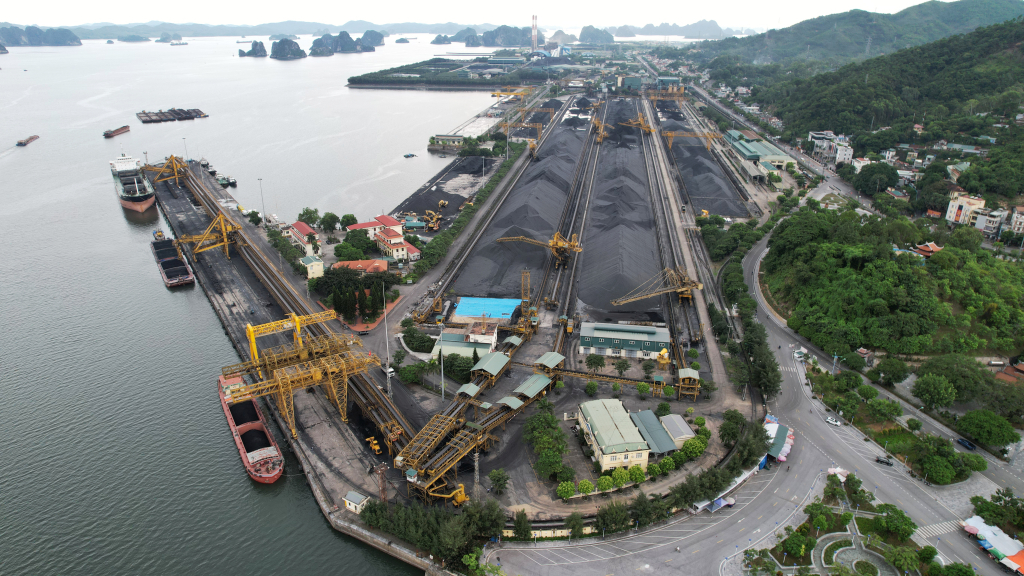 Trung bình mỗi năm, Tập đoàn Công nghiệp Than- Khoáng sản Việt Nam sản xuất và tiêu thụ trên 40 triệu tấn than cung cấp phục vụ cho các ngành nghề kinh tế...