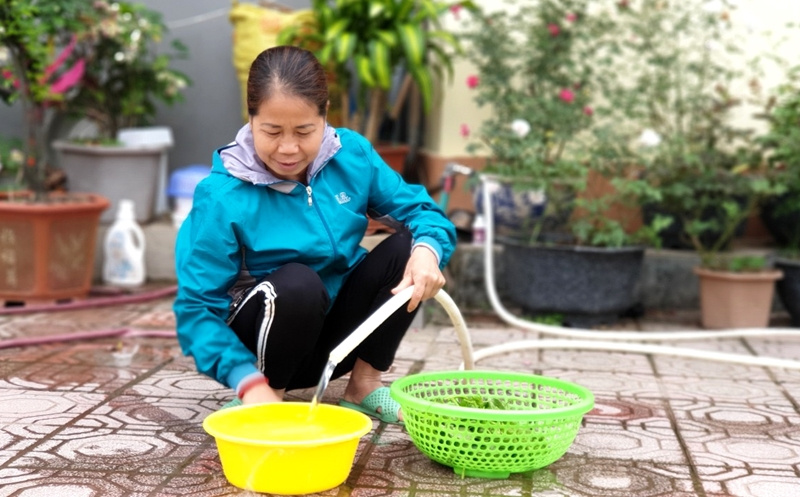 Người dân huyện Tiên Yên dùng nước sạch cho sinh hoạt.