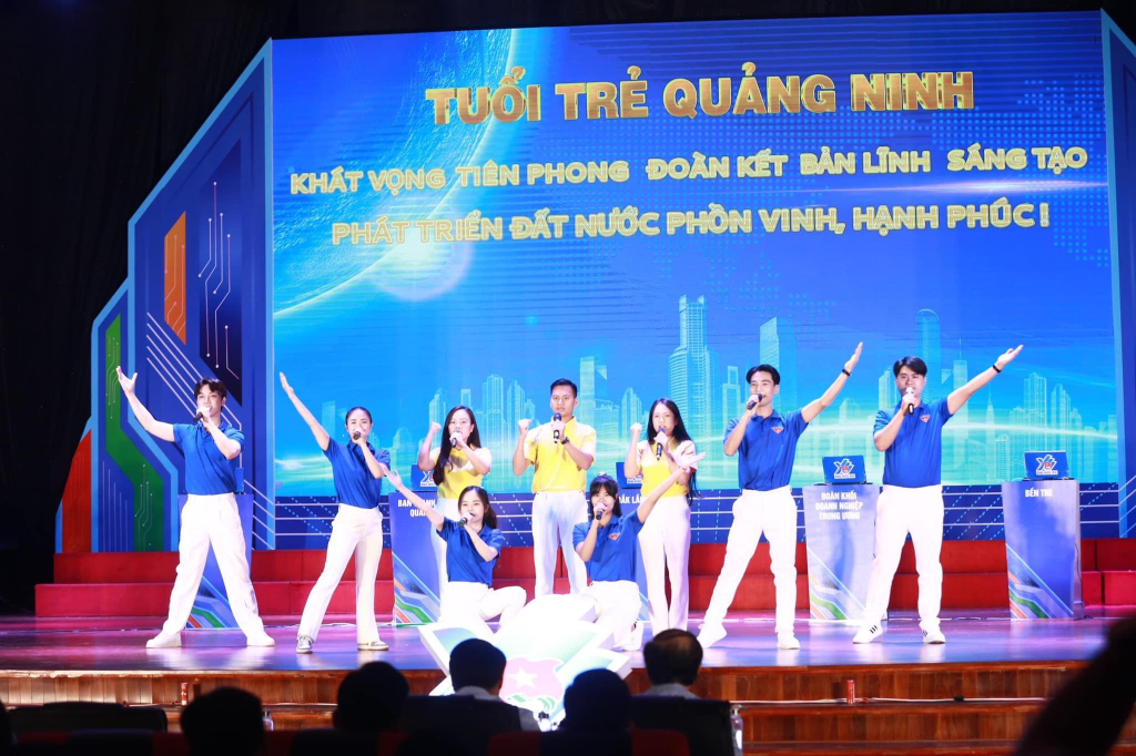 Đội thi Tỉnh đoàn Quảng Ninh tham dự phần thi Khát vọng.