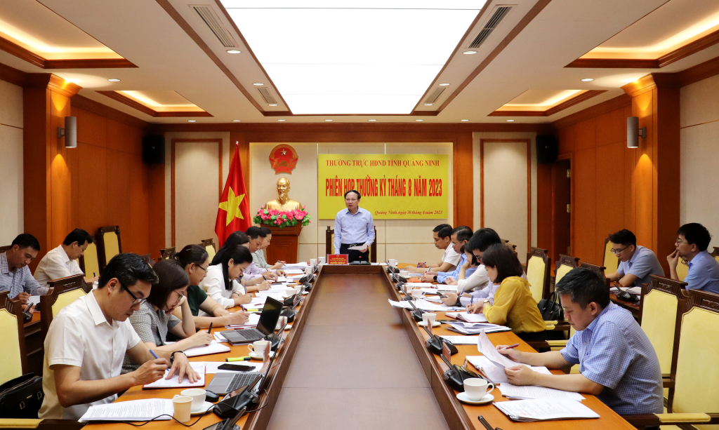 Đồng chí Nguyễn Xuân Ký, Ủy viên Trung ương Đảng, Bí thư Tỉnh ủy, Chủ tịch HĐND tỉnh chủ trì phiên họp.