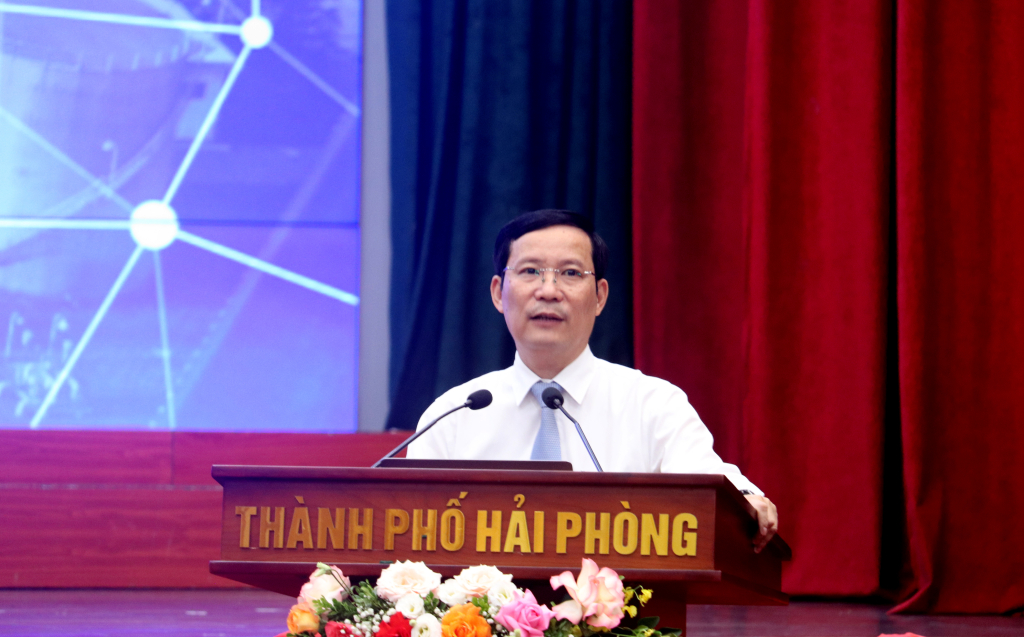 Đồng chí Phạm Tấn Công, Chủ tịch Liên đoàn Thương mại Công nghiệp Việt Nam phát biểu khai mạc diễn đàn.