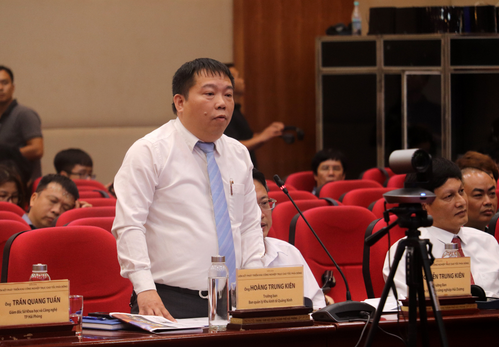 Đồng chí Hoàng Trung Kiên, Trưởng Ban Quản lý KKT Quảng Ninh phát biểu tại diễn đàn.