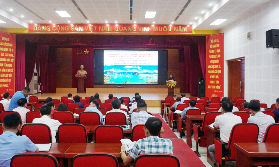 Khai mạc lớp Bồi dưỡng kiến thức về Quản trị an ninh và an ninh phi truyền thống