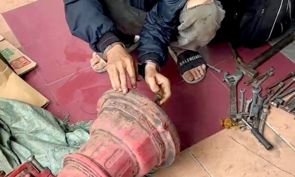 Giả làm người nhặt ve chai, người đàn ông trộm trụ nước chữa cháy